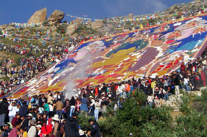 煩悩まみれの人に見せたいショトゥン祭の巨大仏画