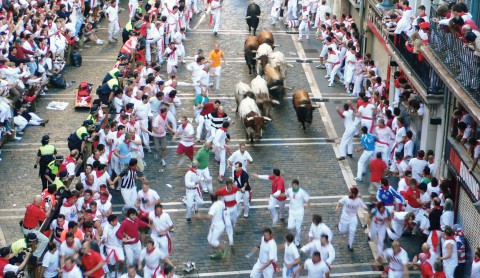 牛追い祭り（パンプローナ）