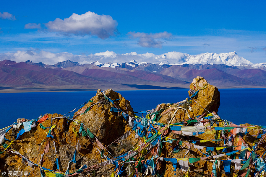 巨大な高山湖ナムツォ（写真：長岡洋幸）