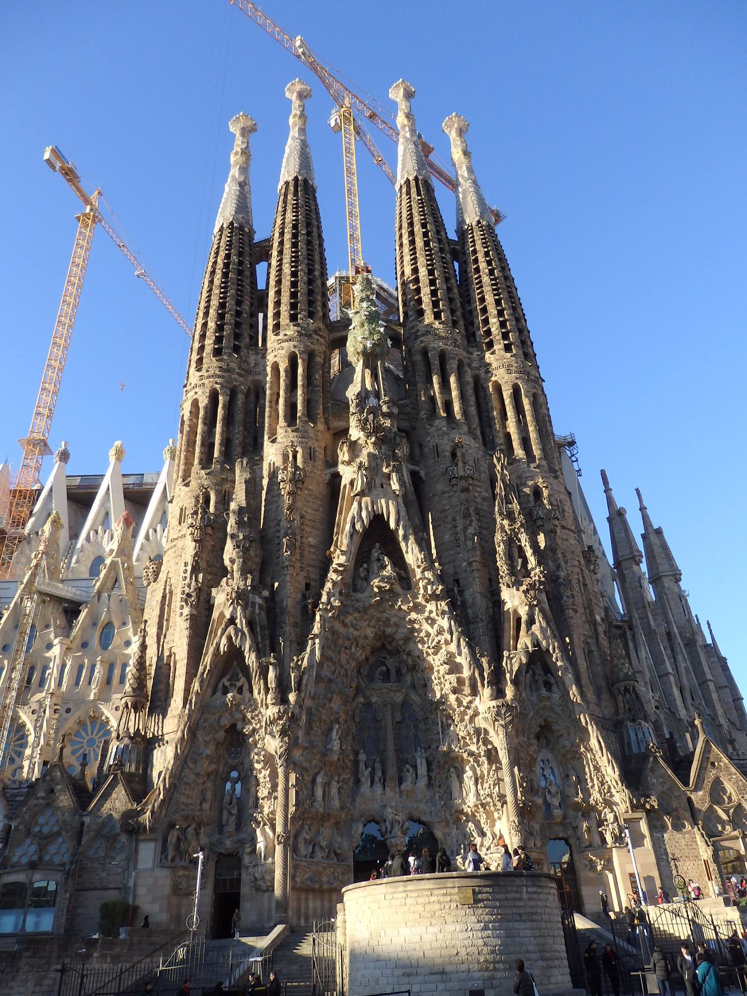 スペイン・バルセロナの街を上空から観光する、ヘリコプターツアー