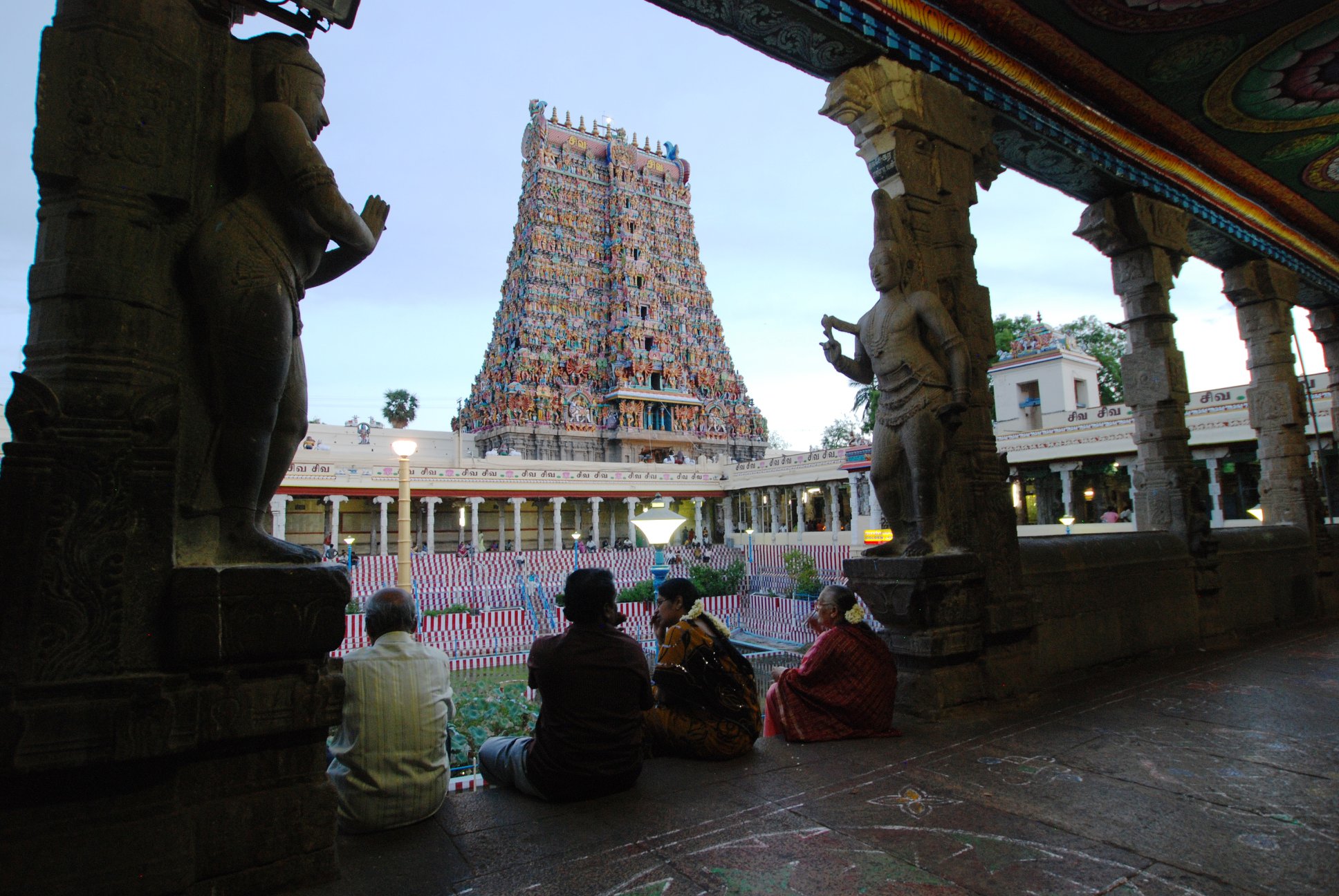 南インドを代表するドラビダ様式のヒンドゥー教寺院「ミナクシ